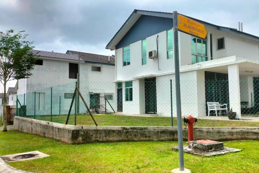 Iris 55 Corner Lot House Spacious Outdoor With Wi-Fi ジョホールバル エクステリア 写真